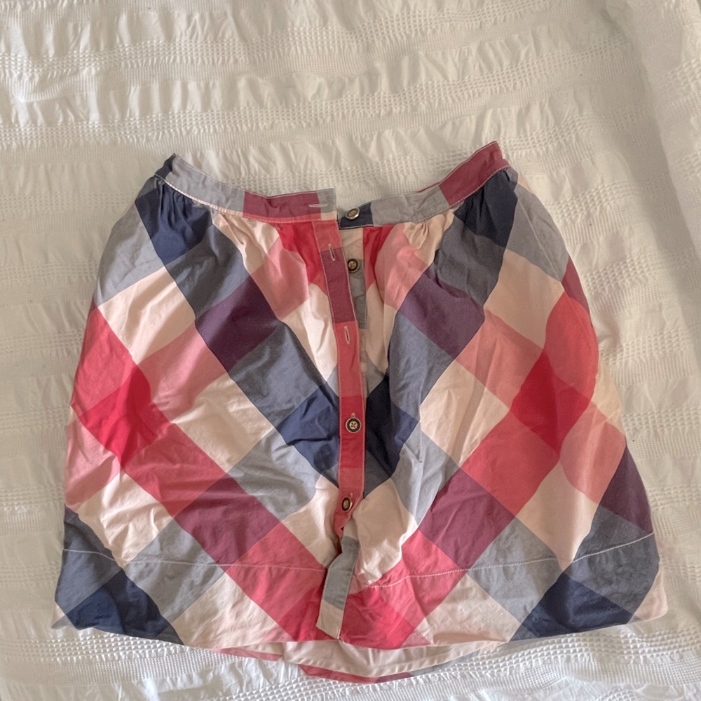 Above the knee skirt with pockets